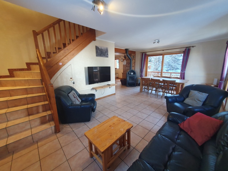 Chalet divisé en 2 appartements - Le Bettaix - Photo N°3