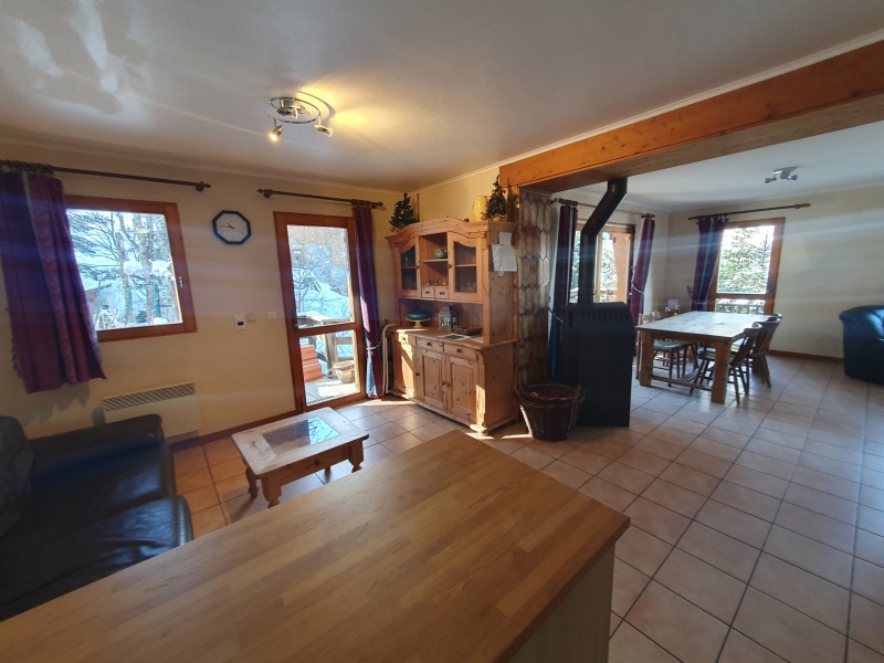 Chalet divisé en 2 appartements - Le Bettaix - Photo N°2